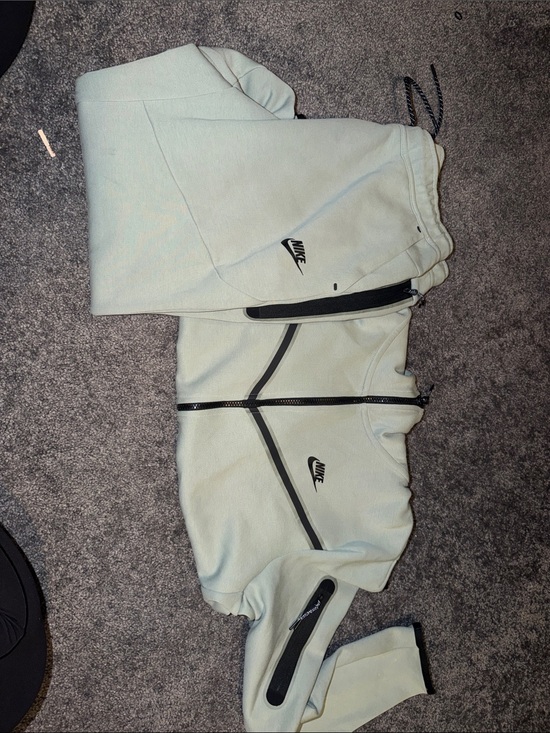 Nike Pants - Women’s Nike Tech Suit set